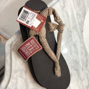 Sanuk Woman’s Sandals (brand NEW)